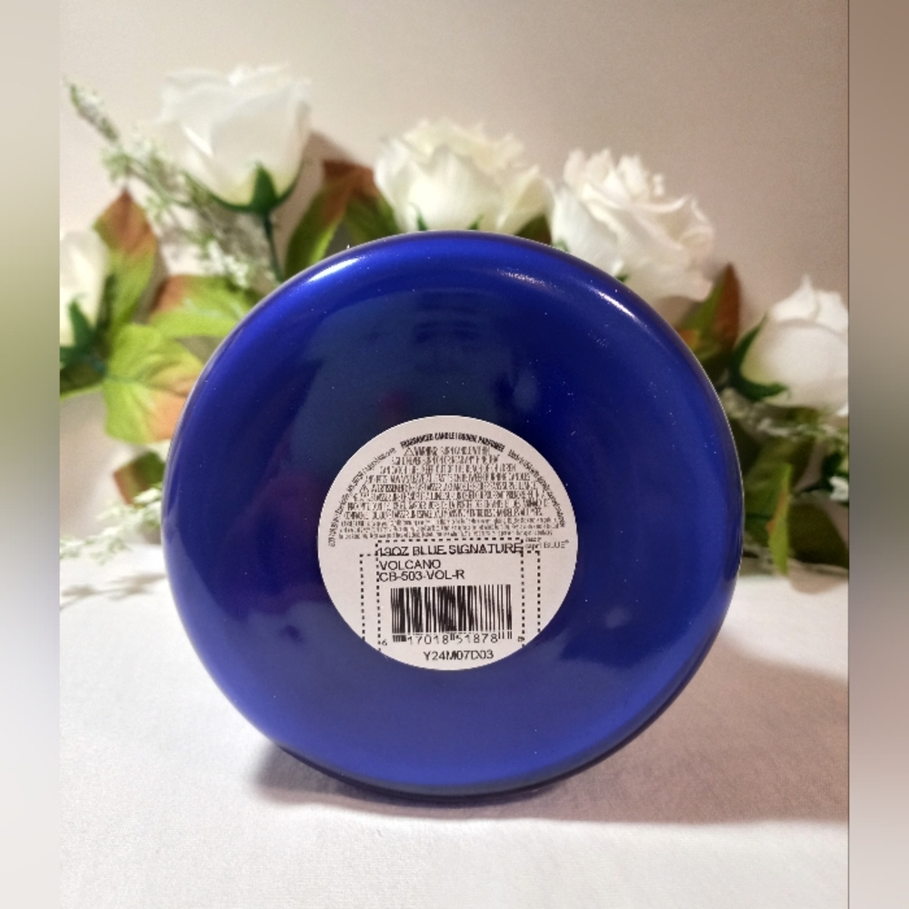 Capri Blue Candle - 19 oz - Volcano. - Picture 5 of 5